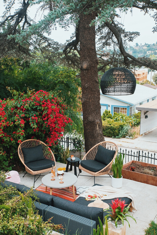 Backyard Relaxation Area Idea